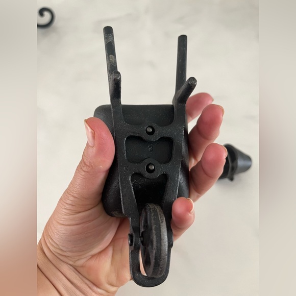 Vintage cast iron wheel barrel & bucket set - Picture 4 of 5